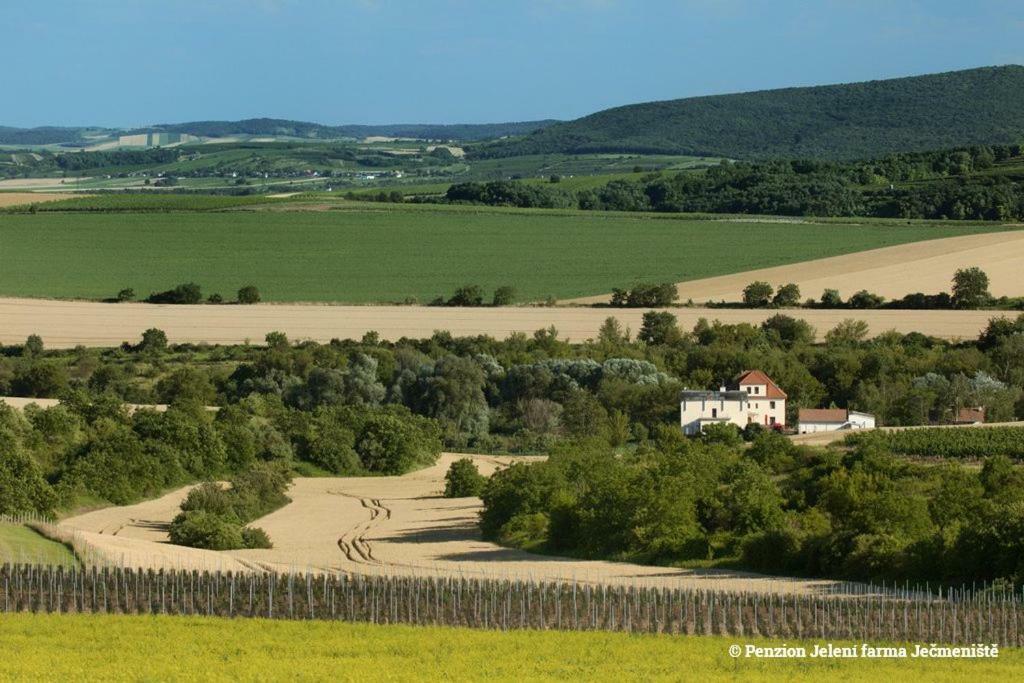 Jeleni Farma Jecmeniste Vrbovec Exterior foto