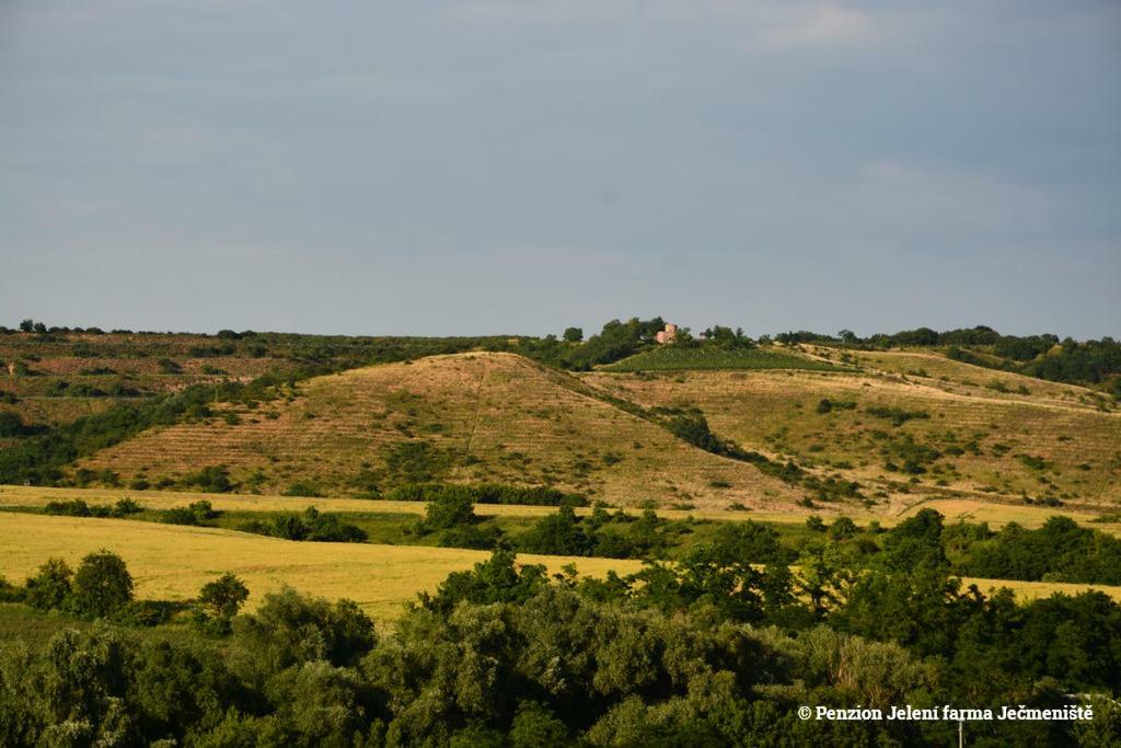 Jeleni Farma Jecmeniste Vrbovec Exterior foto
